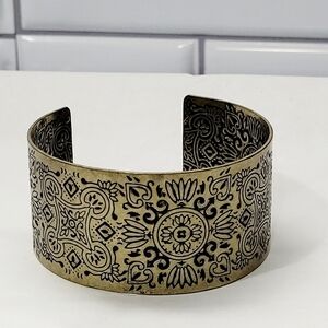 Women’s Bronze Embossed Metal Cuff Link Bracelet Medium Weight 1inWidth Measure